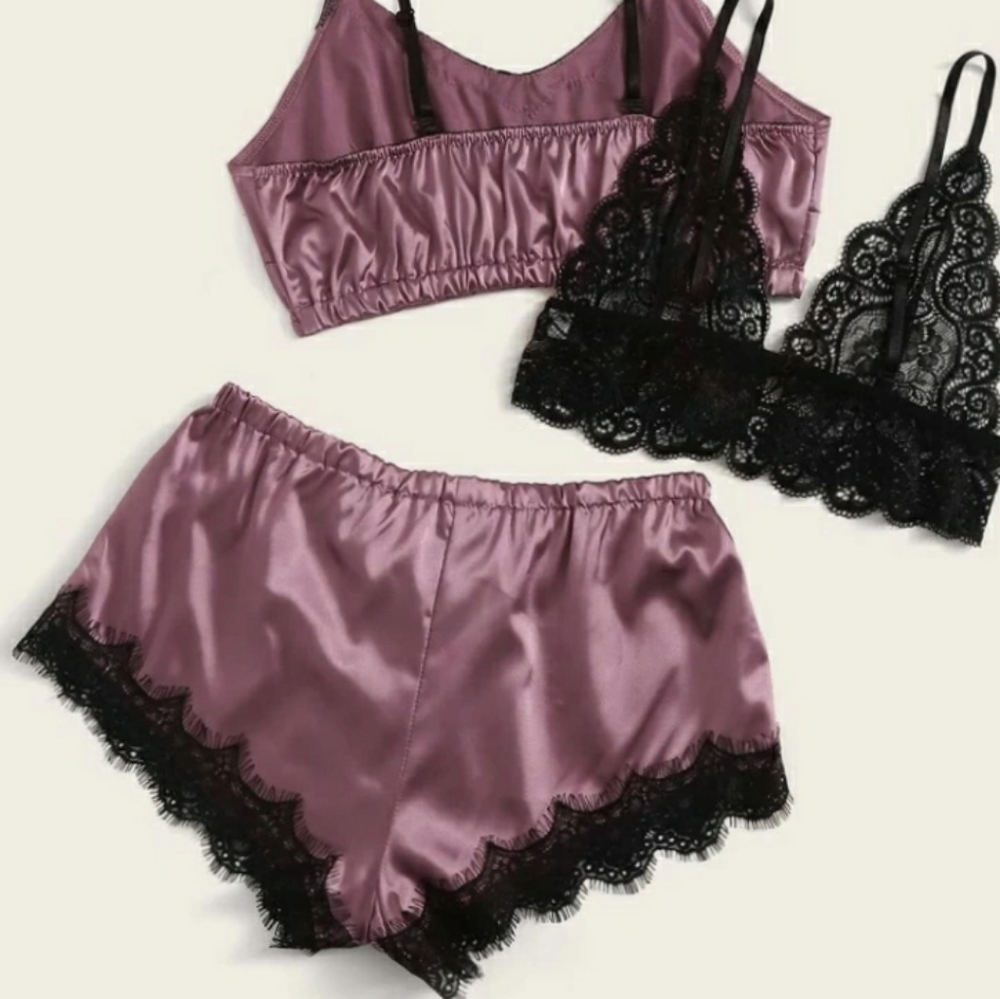 Lingerie - Picture 3 of 3